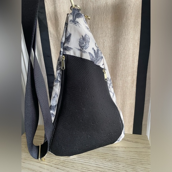 Crossbody jungle tote - Picture 4 of 6